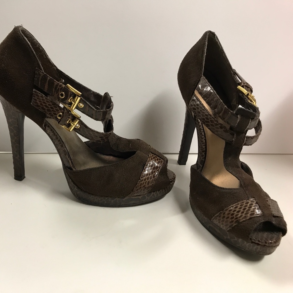 Delicous peep toe heels