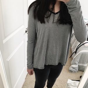 striped long sleeves v-neck tee