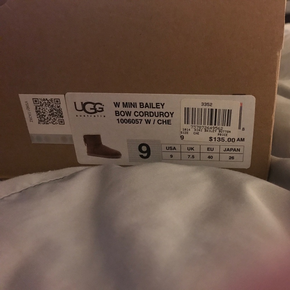 UGG'S - Picture 4 of 4
