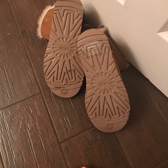 UGG'S - Picture 3 of 4