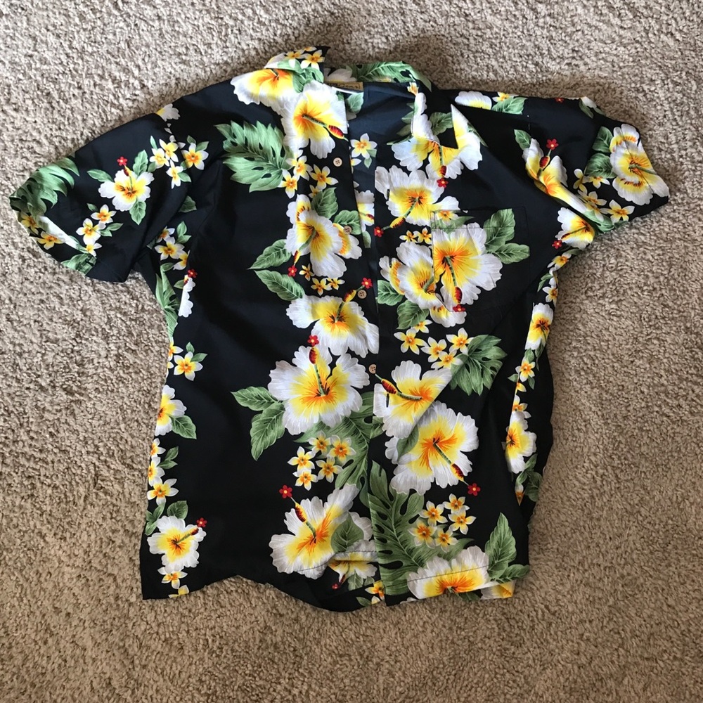 Casual button down T! Floral