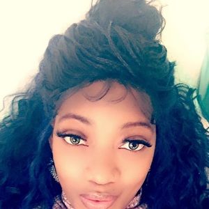 Meet your Posher, Shanekquia