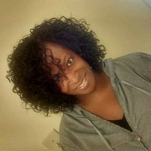 Meet your Posher, Tabitha - Picture 1 of 1