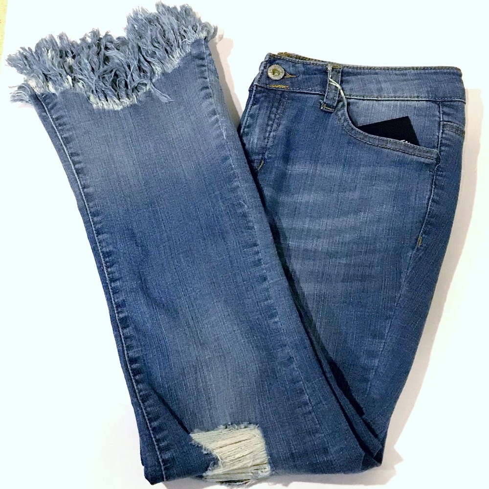 NWT Last 1 Flattering Stretch Distressed Fray Hem - Picture 3 of 7