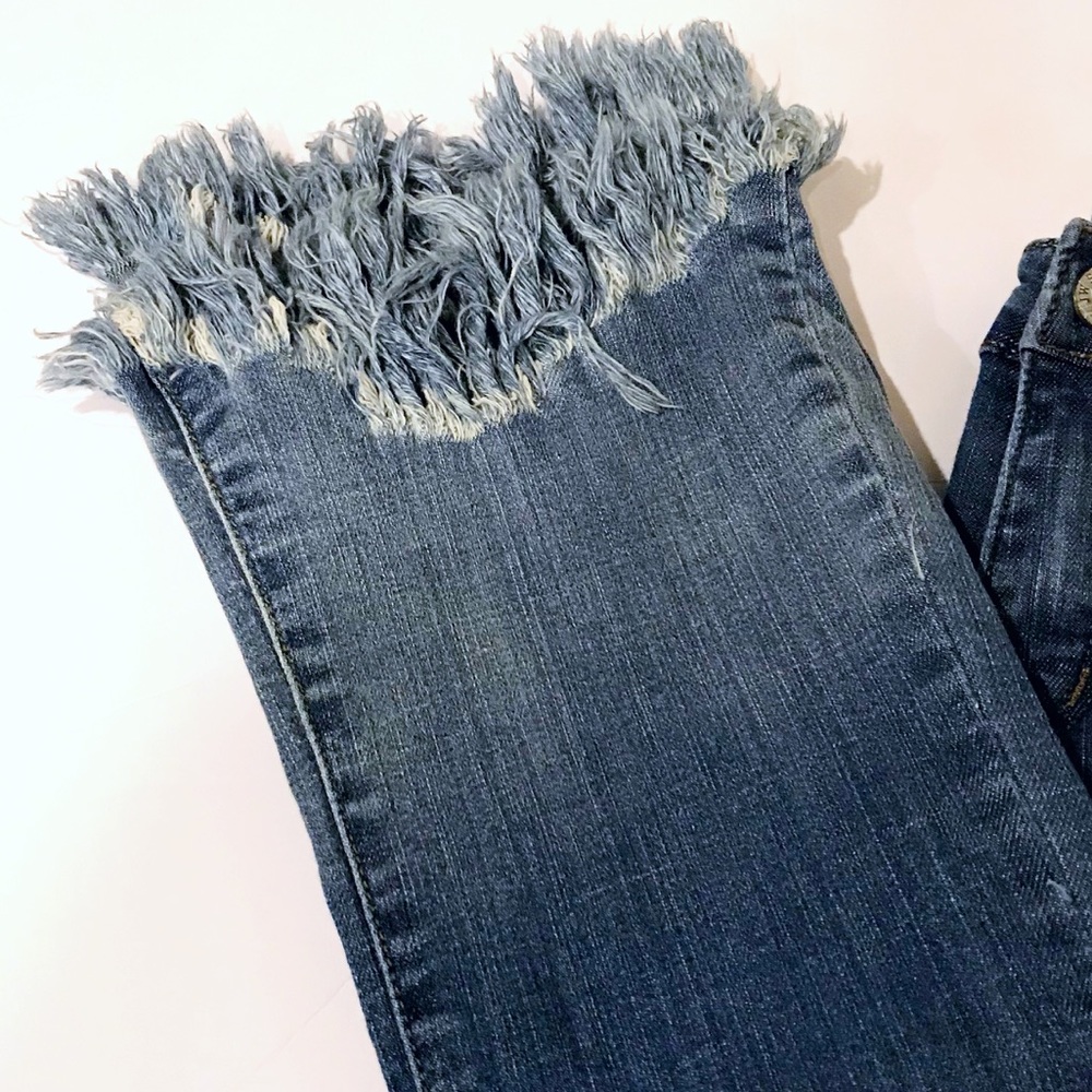 NWT Last 1 Flattering Stretch Distressed Fray Hem - Picture 4 of 7