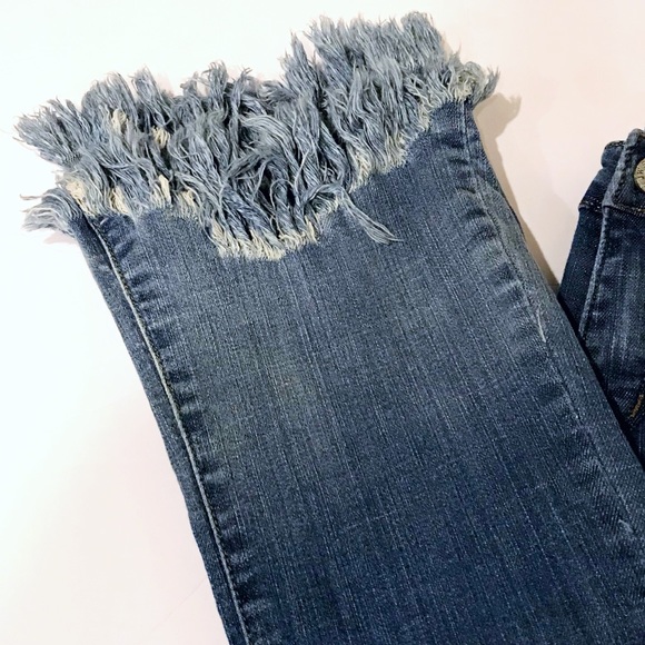 NWT Last 1 Flattering Stretch Distressed Fray Hem - Picture 4 of 7