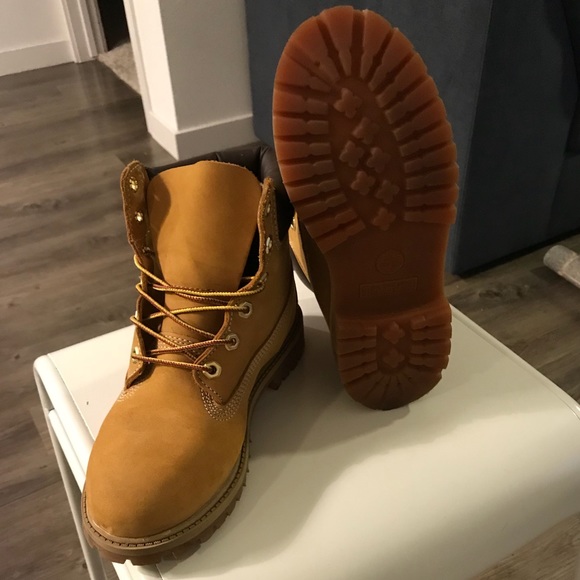 Mint Condition Timberlands - Picture 3 of 3