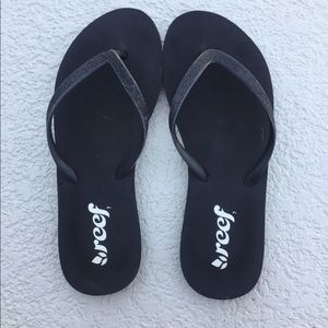 New Reef Sandals 6-7 sz