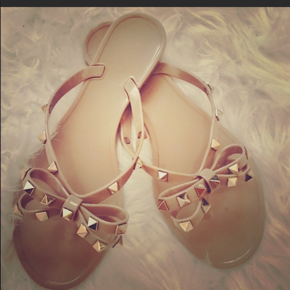 like Valentino 2 pairs of sandals