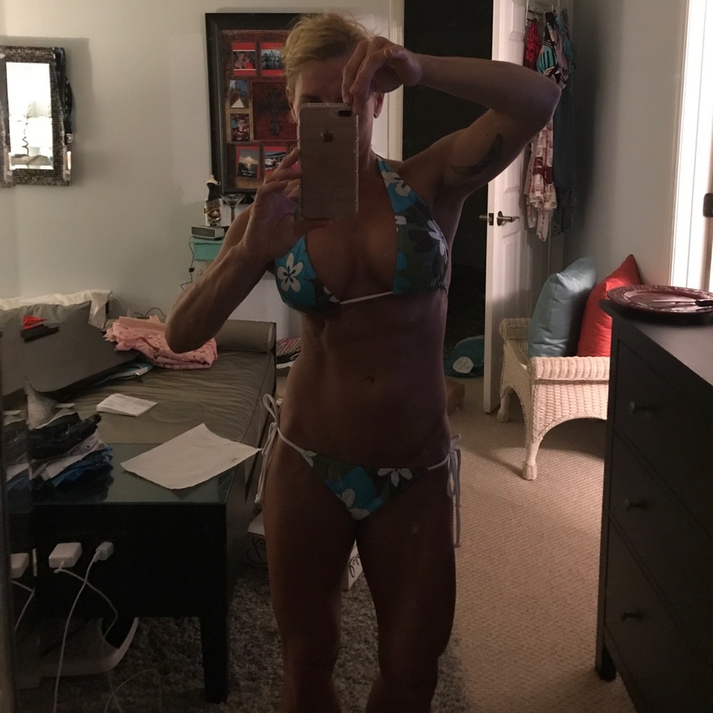 Two pice swim suit cheeky but