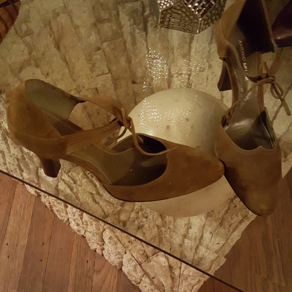 Shoes - Picture 2 of 4
