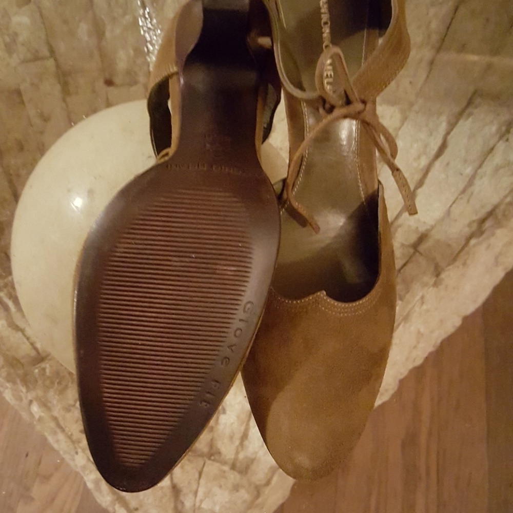 Shoes - Picture 3 of 4