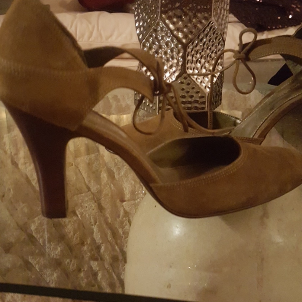 Shoes - Picture 4 of 4