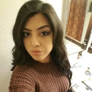 Meet your Posher, Monique