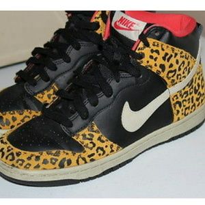 Ladies Nike Skinny Dunks Leopard Print sz 9