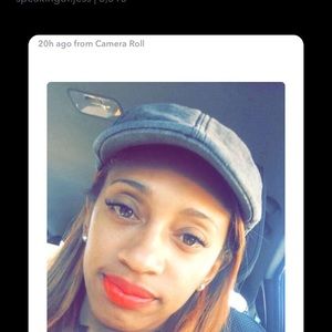 Meet your Posher, Carmelia