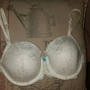 Victorias Secret Elegant Lace Bra Size 36DD