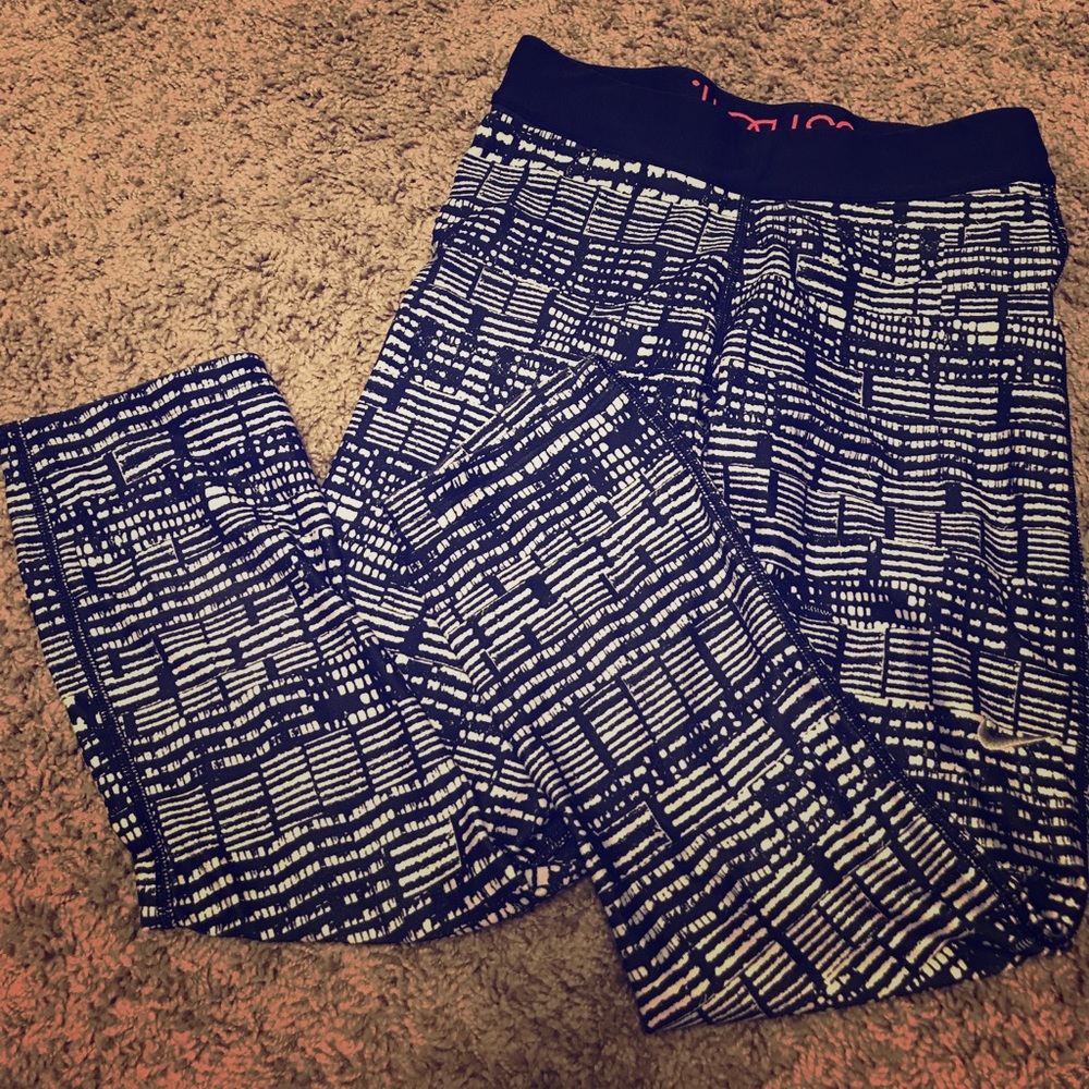 Nike Dri Fit black/white Capri leggings XS