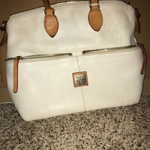 White dooney and Bourke purse
