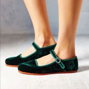 🥑velvet green URBAN OUTFITTERS Mary Jane flats🥑