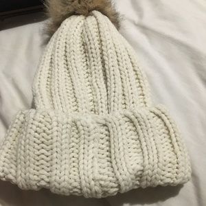 Pom pom beanie