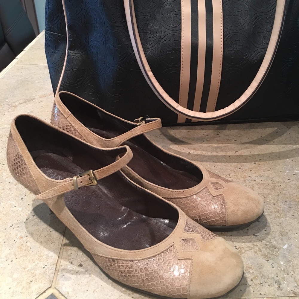 CUTE TAN SUEDE LOW HEELS MARY JANES