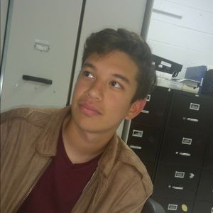 Meet your Posher, Esai