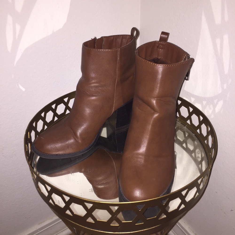 Brown leather heeled bootie