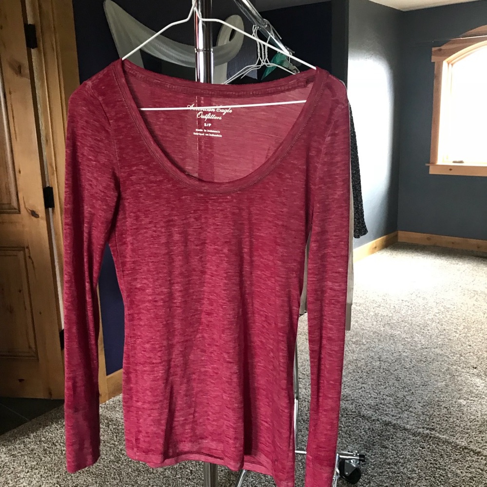 Scoop neck long sleeve tee