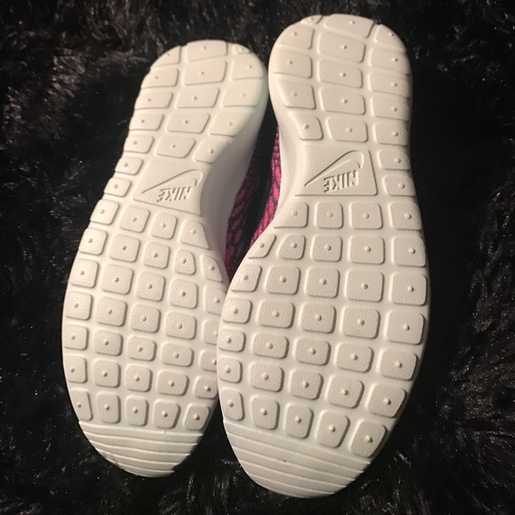 NIKE WOMENS ROSHE ONE FLYKNIT 704927-302 - Picture 5 of 8