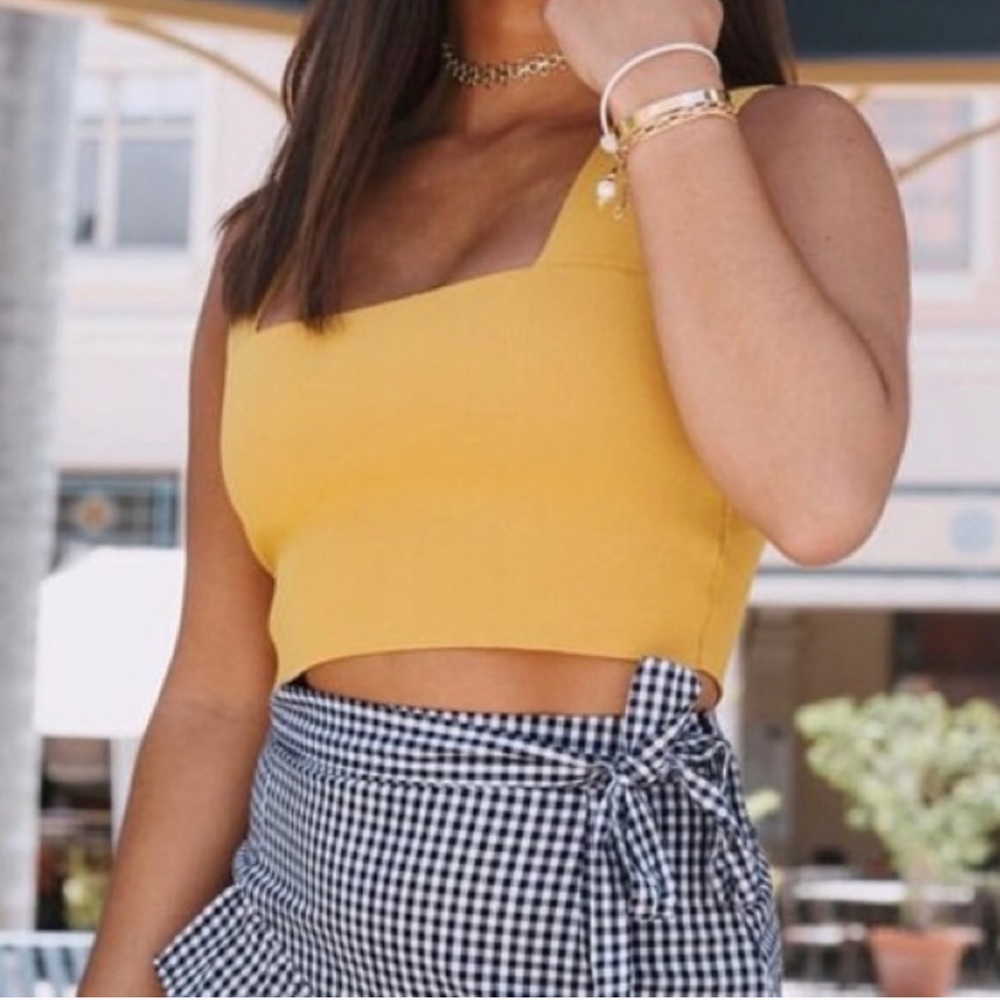 ISO this top in black and yellow