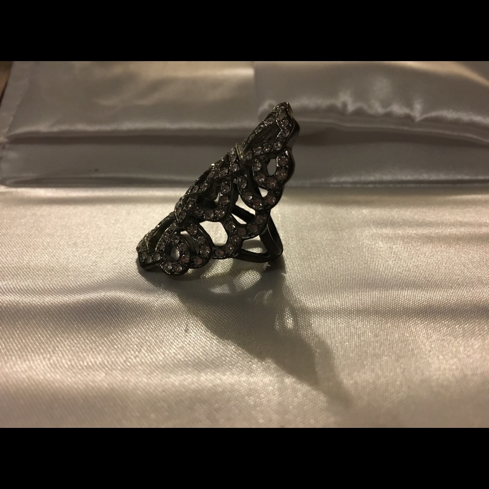 Large rhinestone ring. - Picture 2 of 5