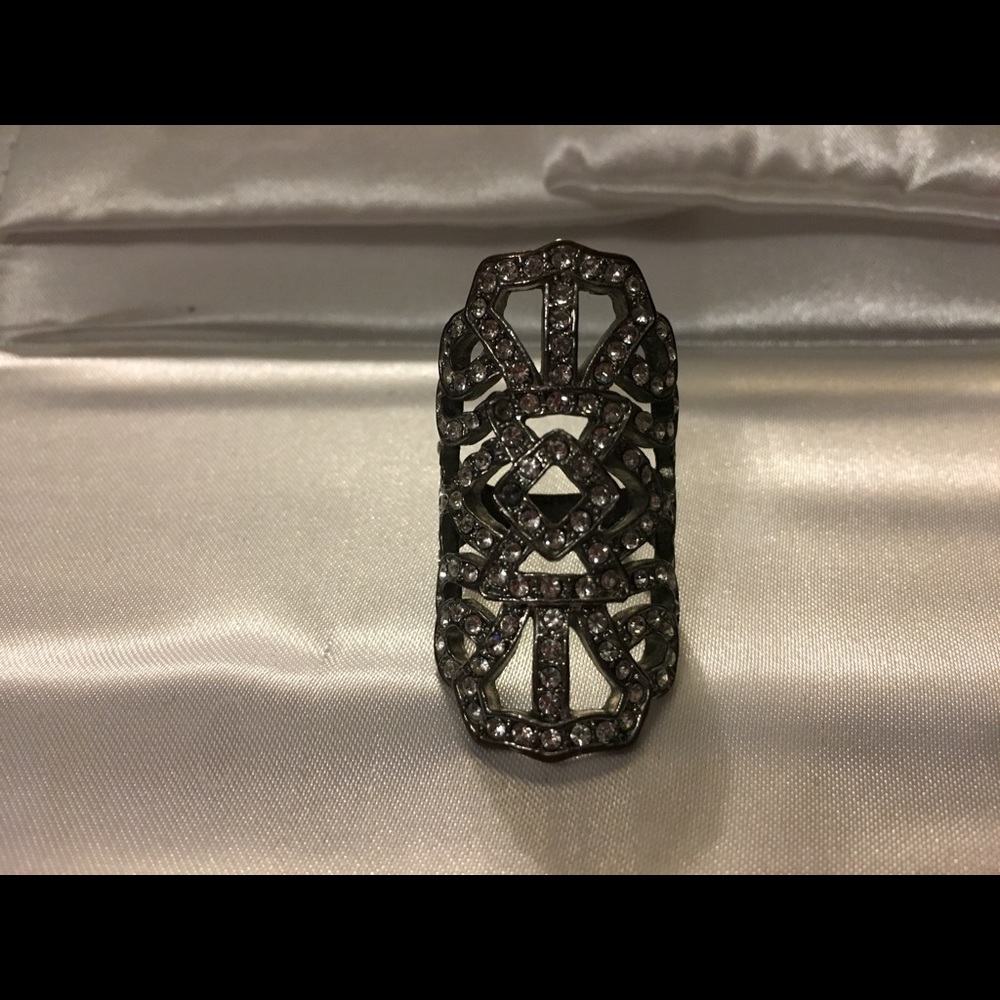 Large rhinestone ring. - Picture 5 of 5