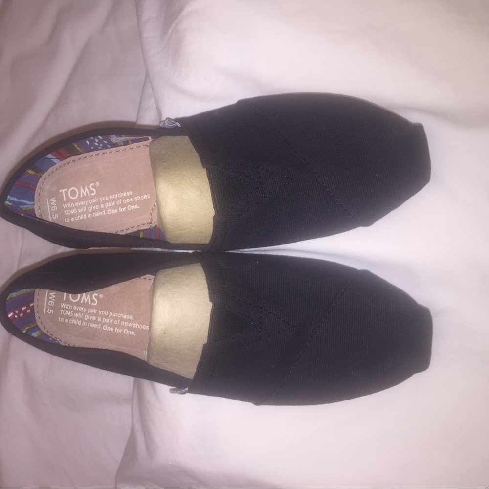 TOMS Black Flats SZ 6.5
