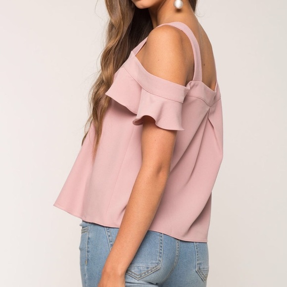🆕 NWT Mauve Cold Shoulder Top- Small - Picture 3 of 8