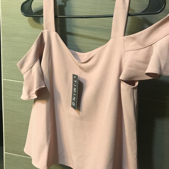 🆕 NWT Mauve Cold Shoulder Top- Small - Picture 6 of 8