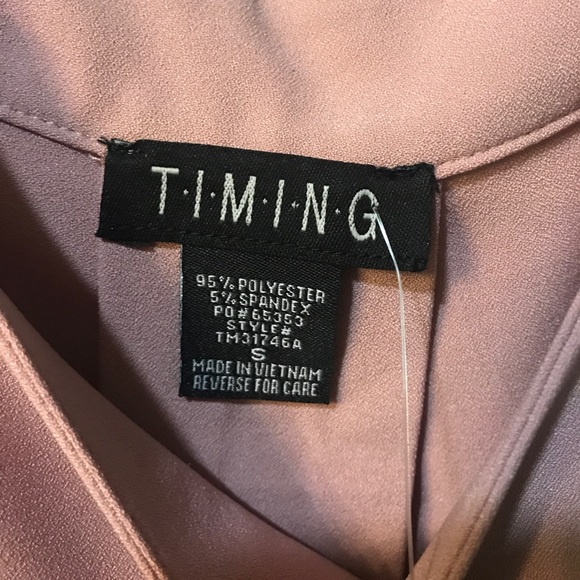 🆕 NWT Mauve Cold Shoulder Top- Small - Picture 8 of 8