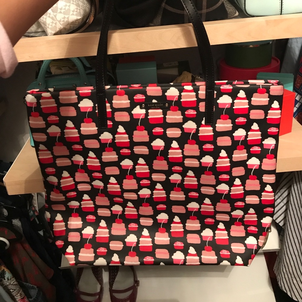 Kate Spade tore