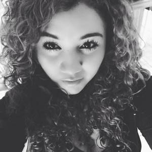 Meet your Posher, Gabriela