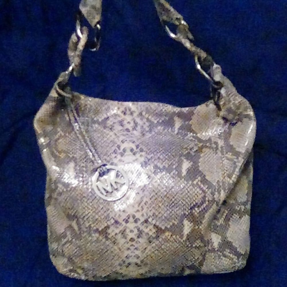 Meet your Posher, Cyd