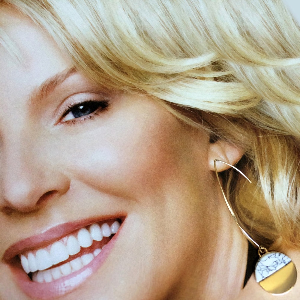 White marble circle drop earrings.