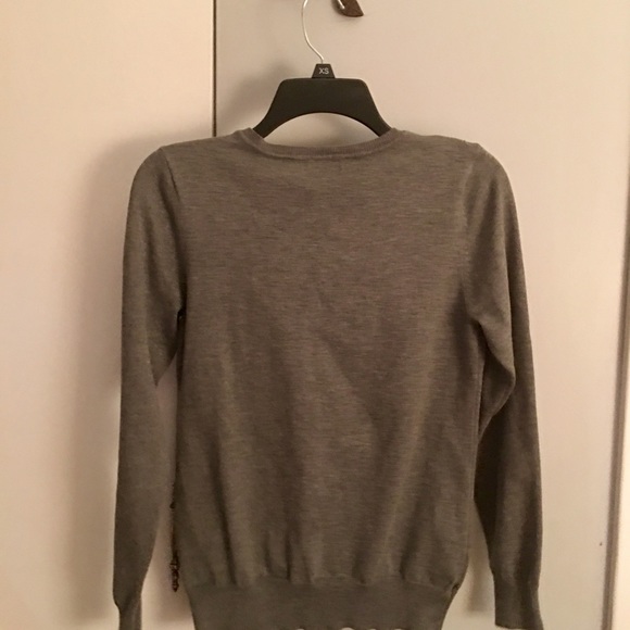 🌺Gray EUC v neck sweater with jewel embellishments🌺 3 $6-$7 listings for $15🌺 - Picture 2 of 5