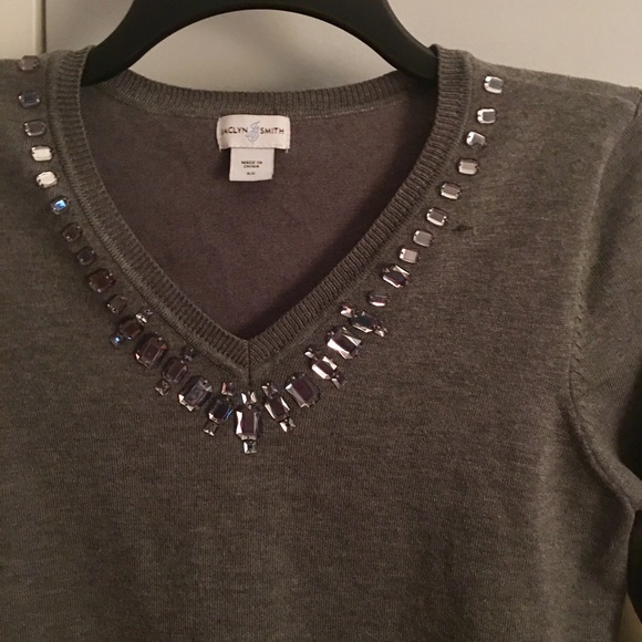 🌺Gray EUC v neck sweater with jewel embellishments🌺 3 $6-$7 listings for $15🌺 - Picture 3 of 5