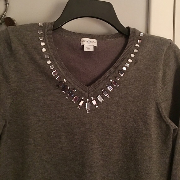 🌺Gray EUC v neck sweater with jewel embellishments🌺 3 $6-$7 listings for $15🌺 - Picture 5 of 5