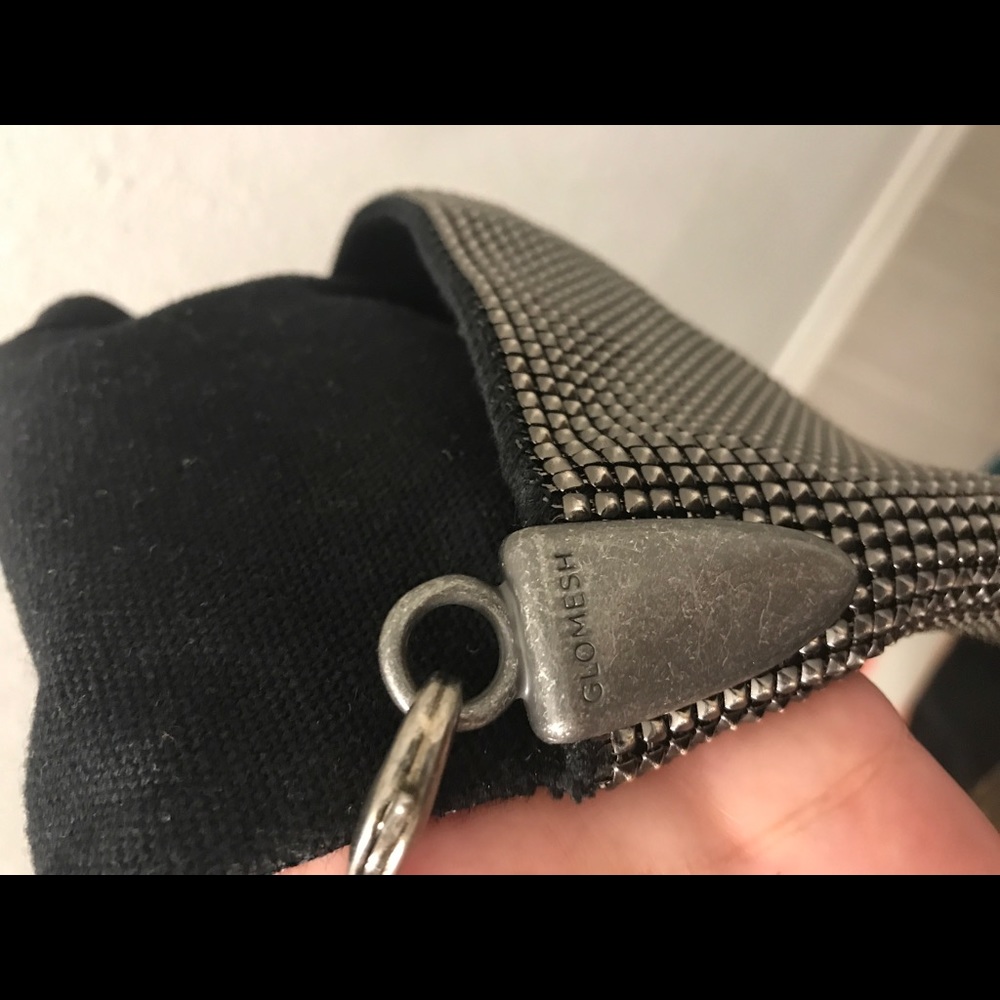 GLOMESH SHOULDER BAG