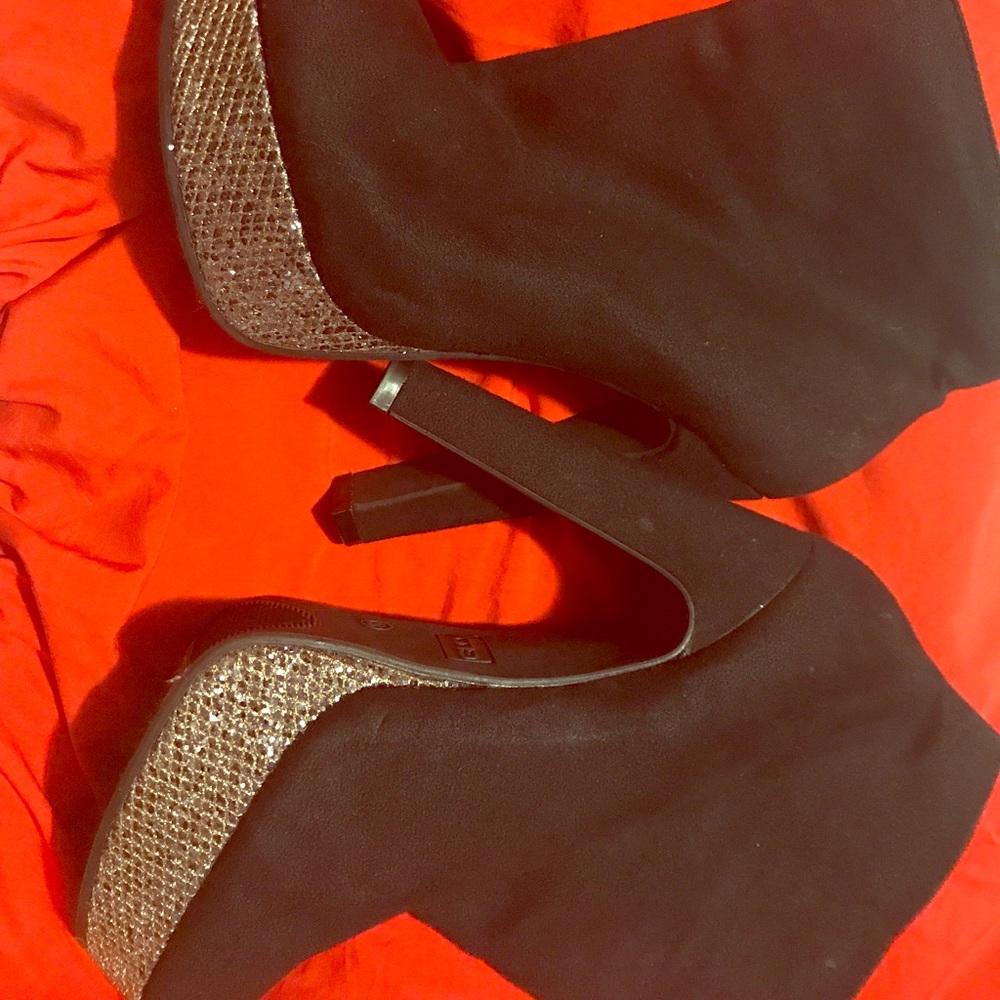 GLO boots - by Jennifer Lopez