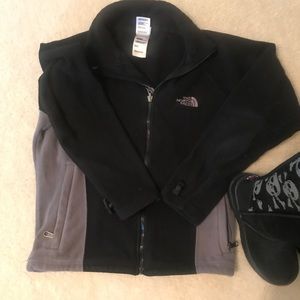 Cute Black and Grey fleece North Face Jacket.