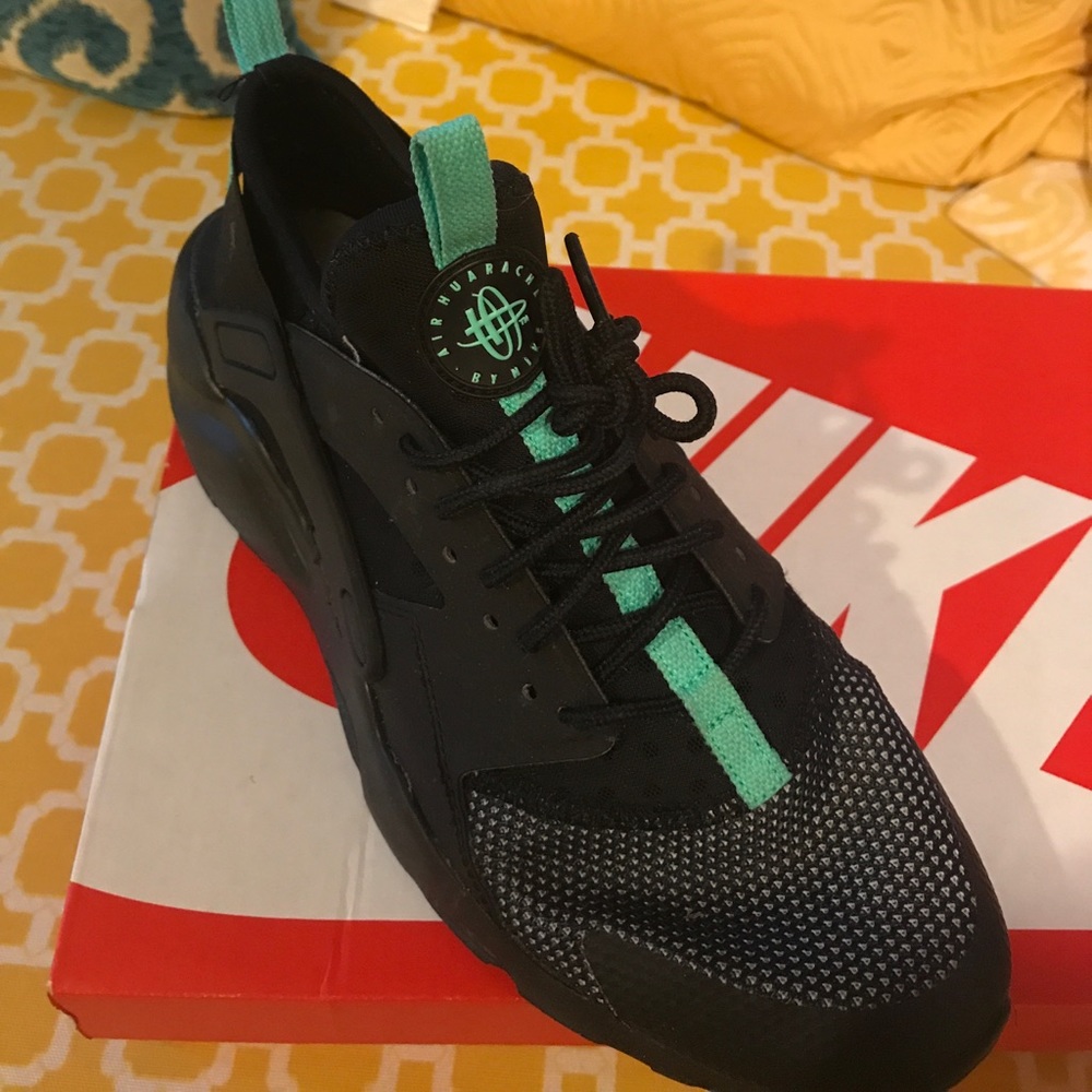 Huaraches (black and green) Size 6.5Y -women 8