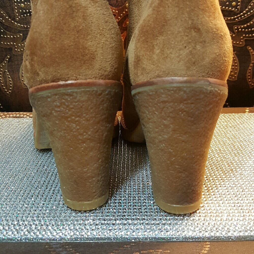 SOLD...Ugg Australia Heel Boots size 9 - Picture 7 of 8
