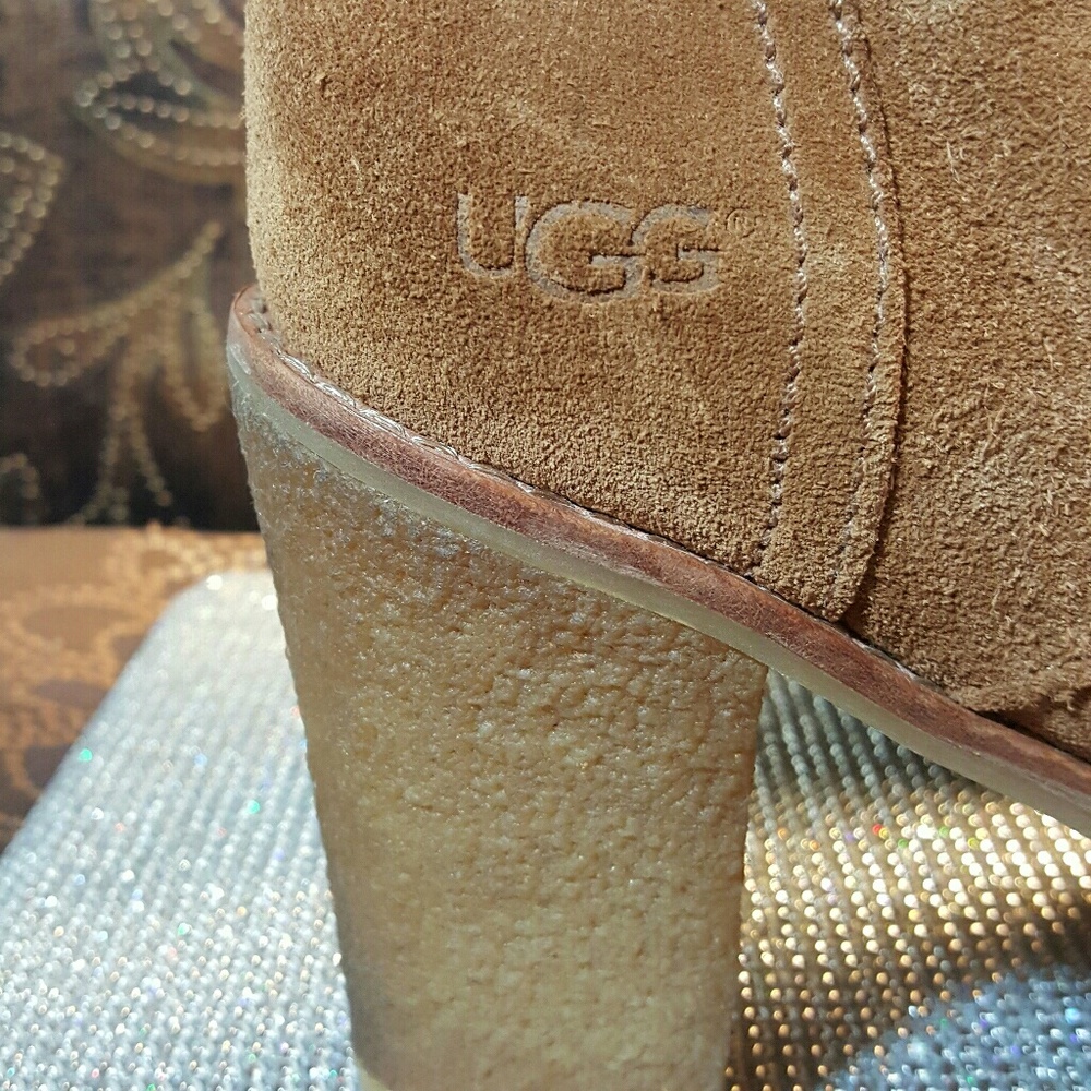 SOLD...Ugg Australia Heel Boots size 9 - Picture 4 of 8